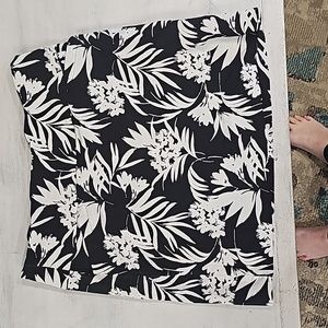S.C. & Co. Womens Short Skort Black & White Floral Print